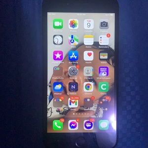 IPhone 7 Plus it’s unlocked